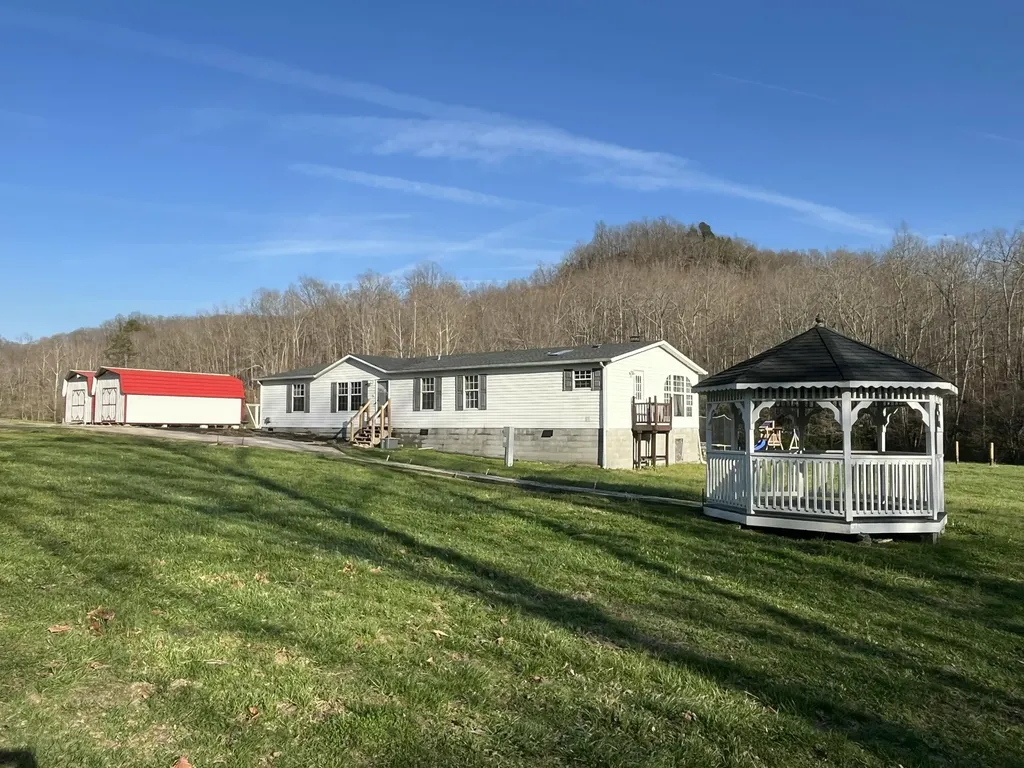 2864 Scrubgrass Road Gravel Switch KY 40328