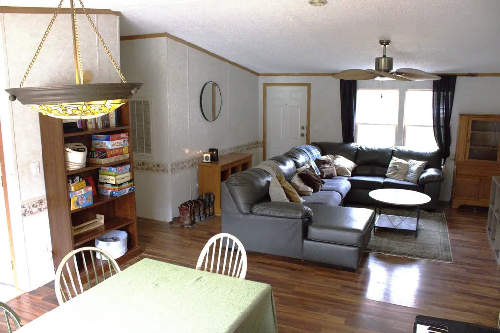 2864 Scrubgrass Road Gravel Switch KY 40328