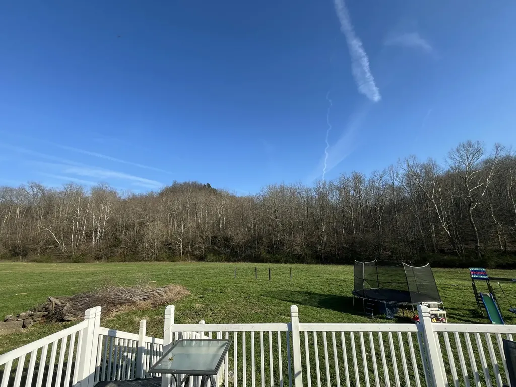 2864 Scrubgrass Road Gravel Switch KY 40328