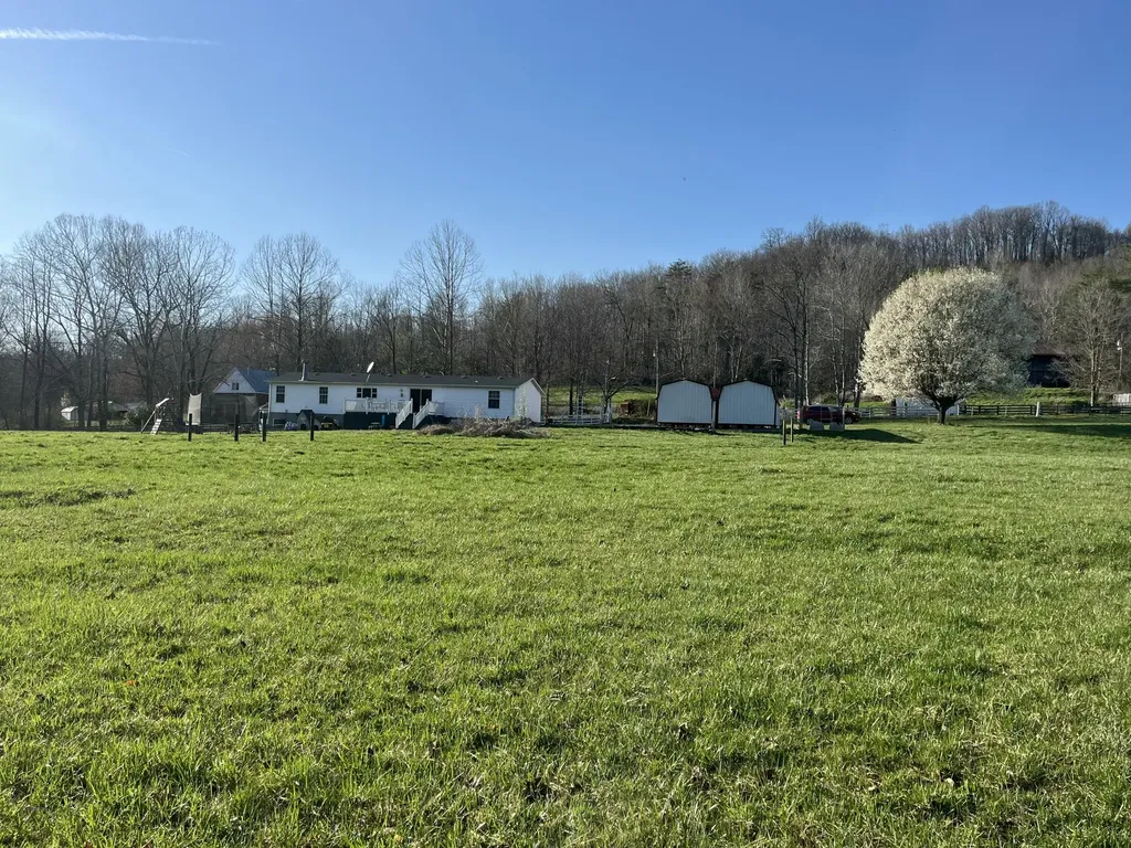2864 Scrubgrass Road Gravel Switch KY 40328