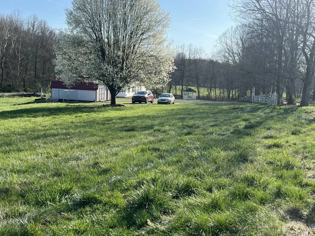 2864 Scrubgrass Road Gravel Switch KY 40328