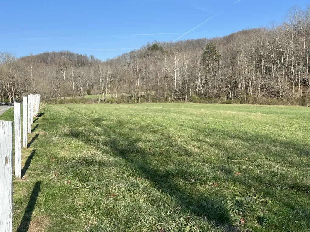 2864 Scrubgrass Road Gravel Switch KY 40328