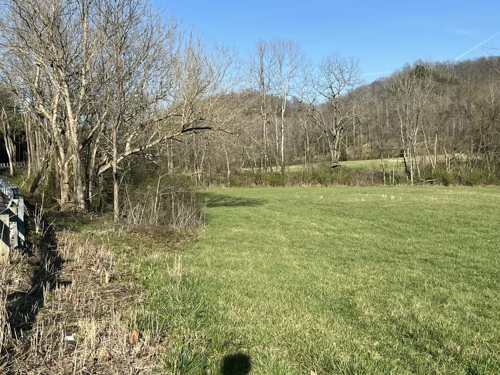 2864 Scrubgrass Road Gravel Switch KY 40328