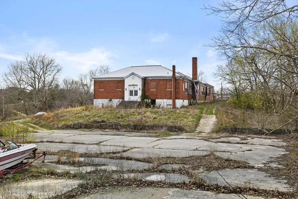 6930 Winchester Road Irvine KY 40336