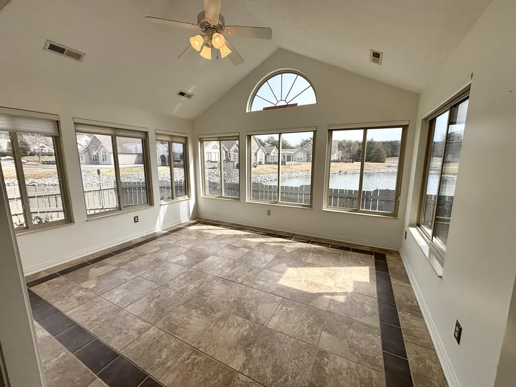 433 Deer Lake Place Bronston KY 42518
