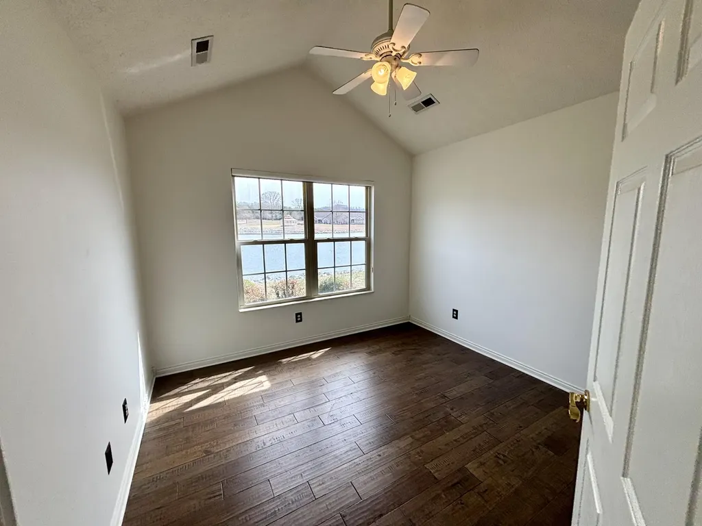 433 Deer Lake Place Bronston KY 42518