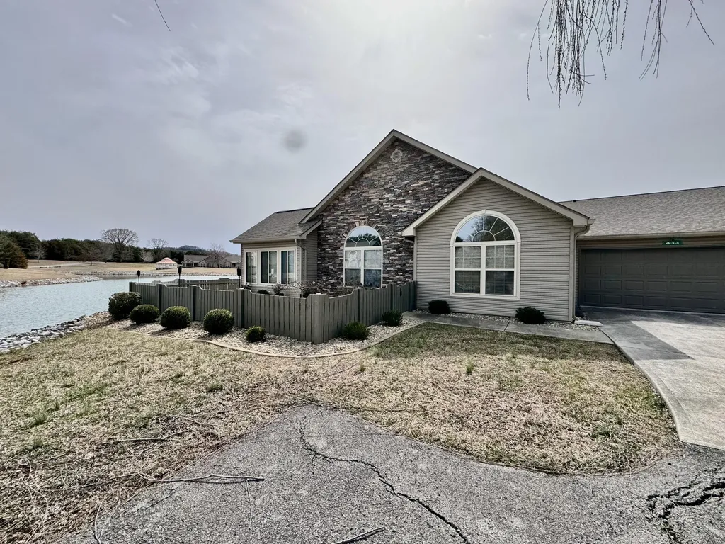 433 Deer Lake Place Bronston KY 42518
