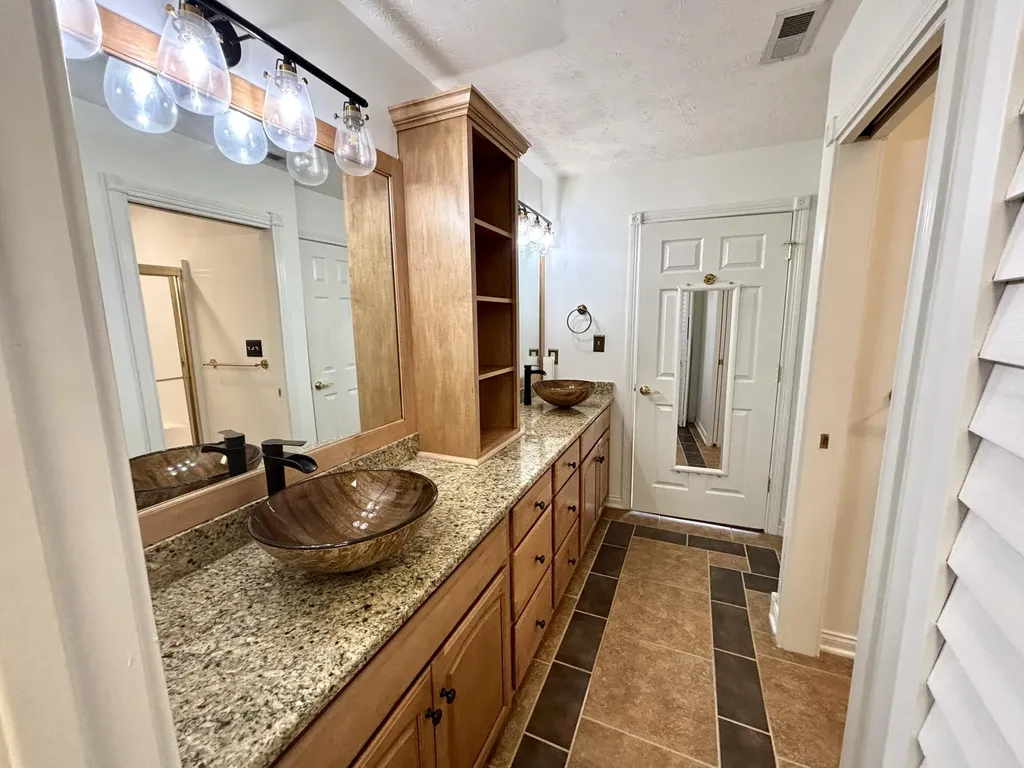 433 Deer Lake Place Bronston KY 42518