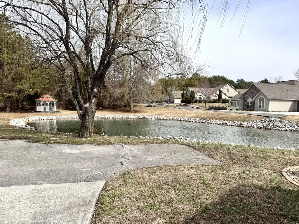433 Deer Lake Place Bronston KY 42518
