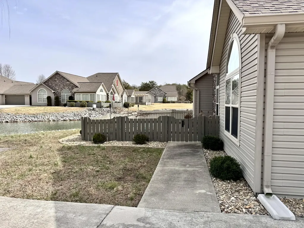 433 Deer Lake Place Bronston KY 42518