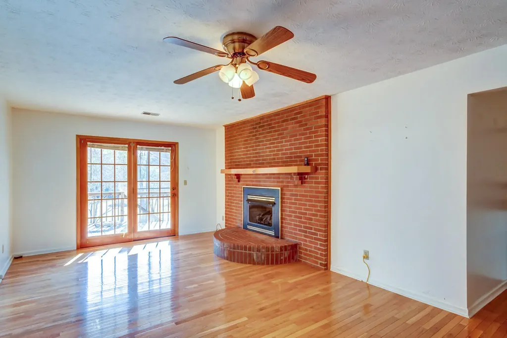 1433 Gravel Lick Branch Road Waco KY 40385