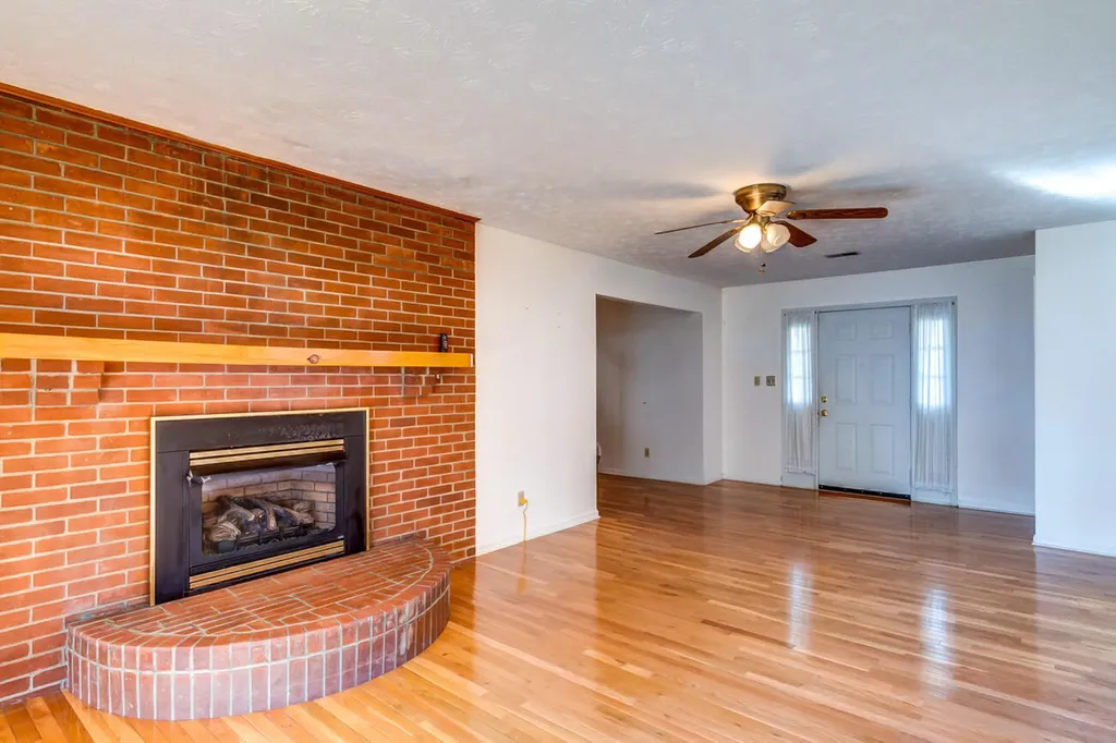 1433 Gravel Lick Branch Road Waco KY 40385