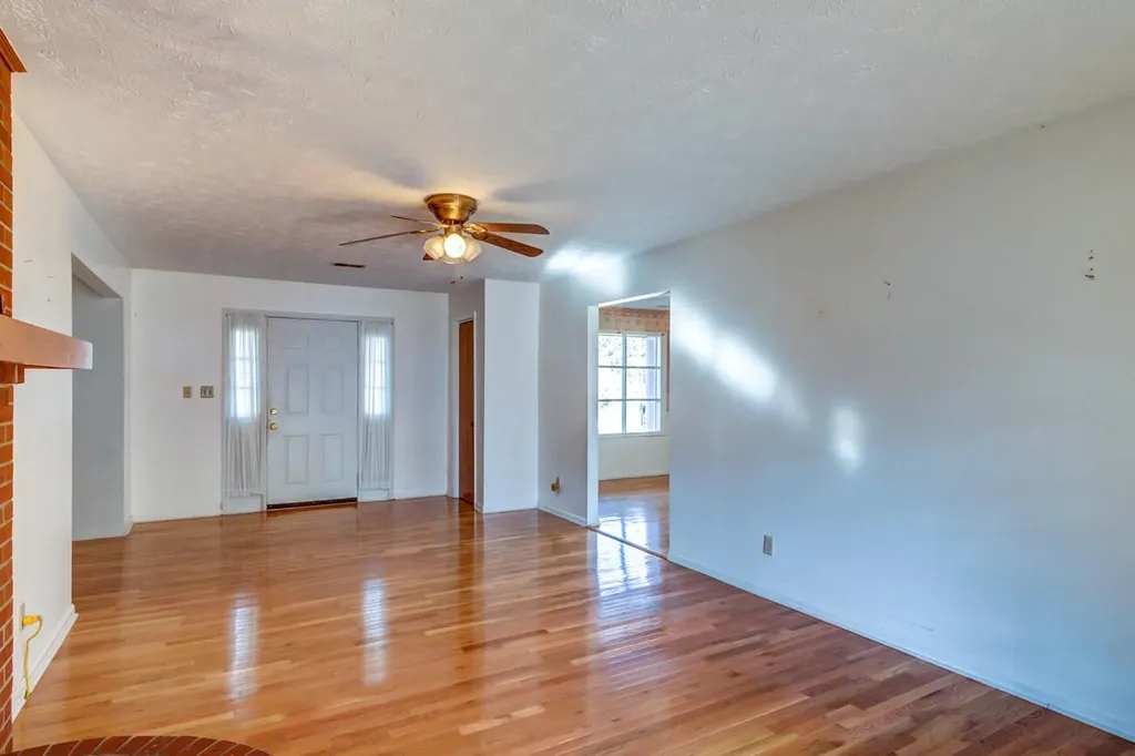 1433 Gravel Lick Branch Road Waco KY 40385