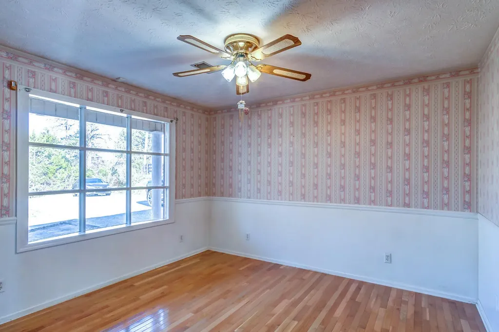 1433 Gravel Lick Branch Road Waco KY 40385