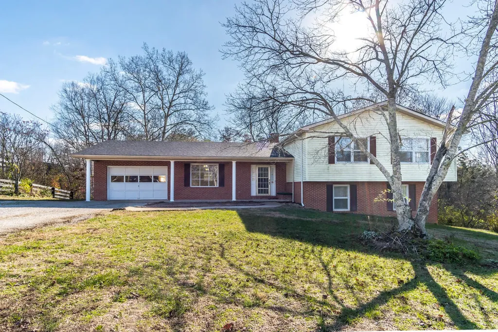 1433 Gravel Lick Branch Road Waco KY 40385