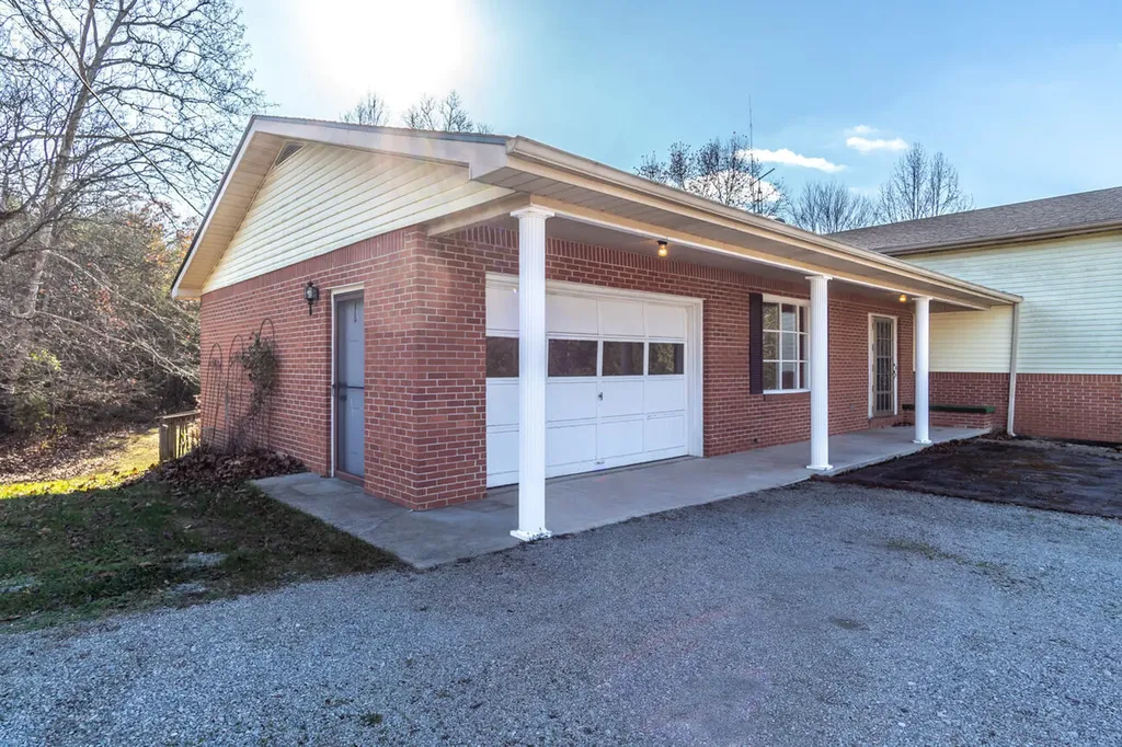 1433 Gravel Lick Branch Road Waco KY 40385