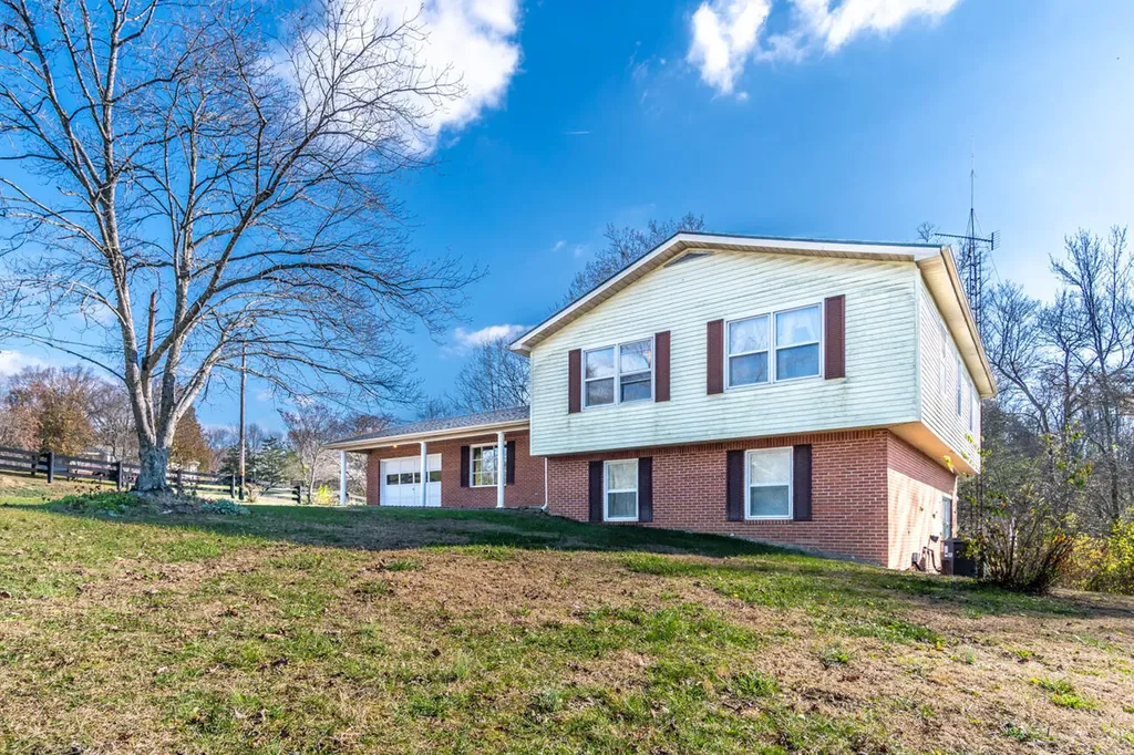 1433 Gravel Lick Branch Road Waco KY 40385