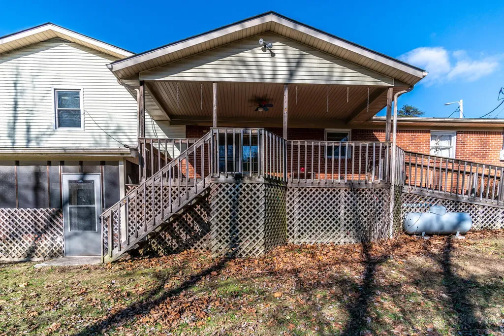 1433 Gravel Lick Branch Road Waco KY 40385