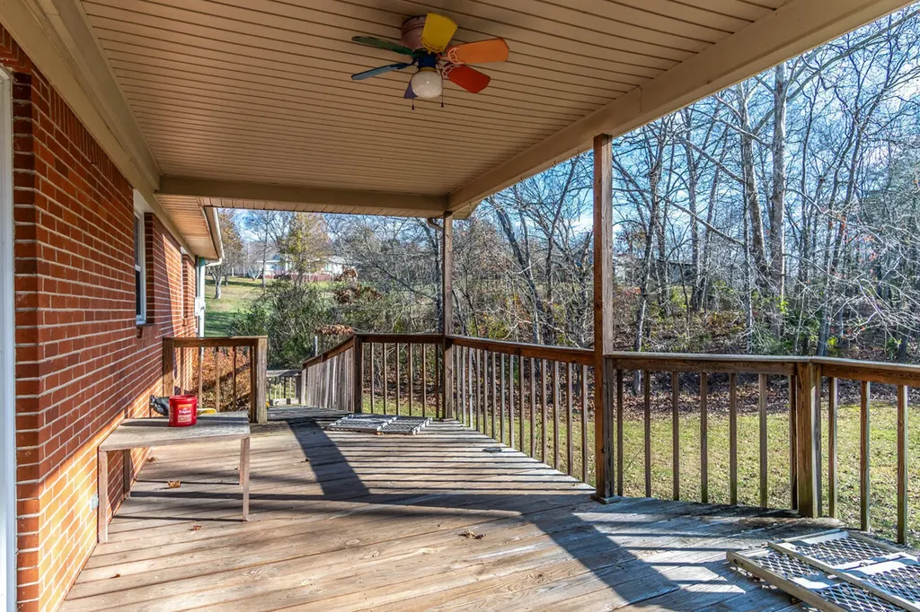 1433 Gravel Lick Branch Road Waco KY 40385