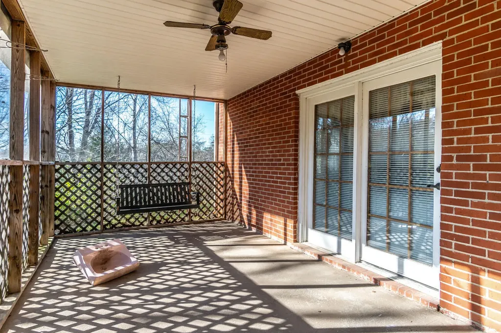 1433 Gravel Lick Branch Road Waco KY 40385