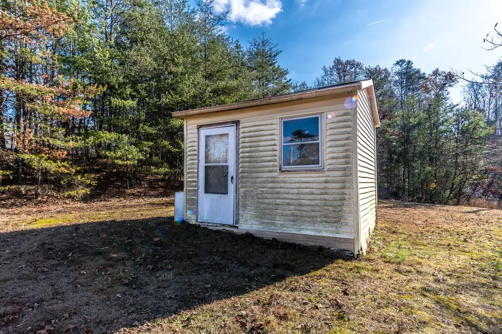 1433 Gravel Lick Branch Road Waco KY 40385