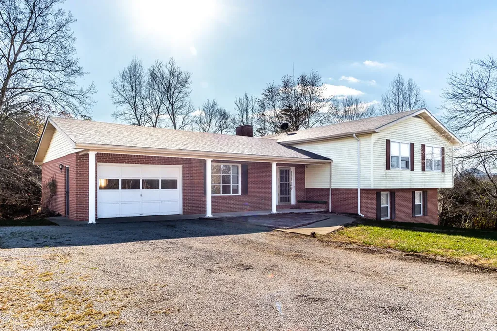 1433 Gravel Lick Branch Road Waco KY 40385