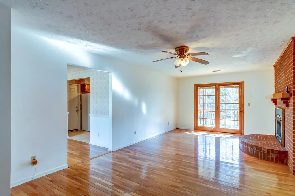 1433 Gravel Lick Branch Road Waco KY 40385