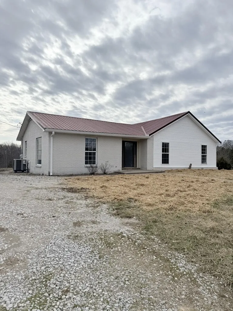 8585 State Highway 1032 Berry KY 41003
