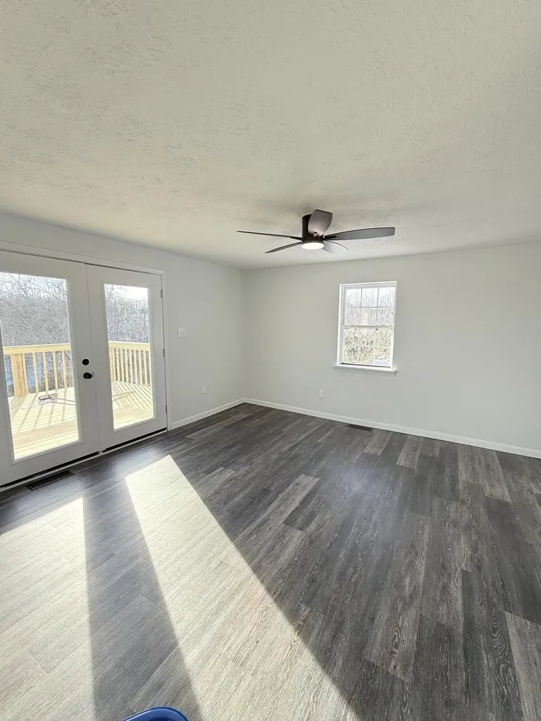 8585 State Highway 1032 Berry KY 41003