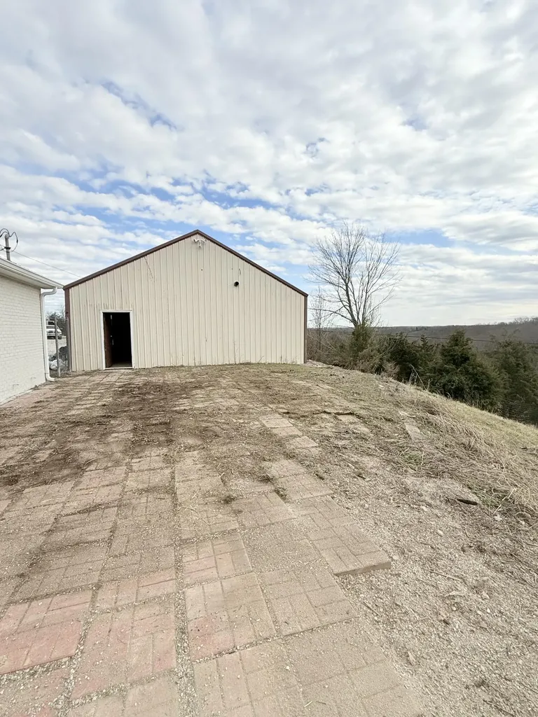 8585 State Highway 1032 Berry KY 41003