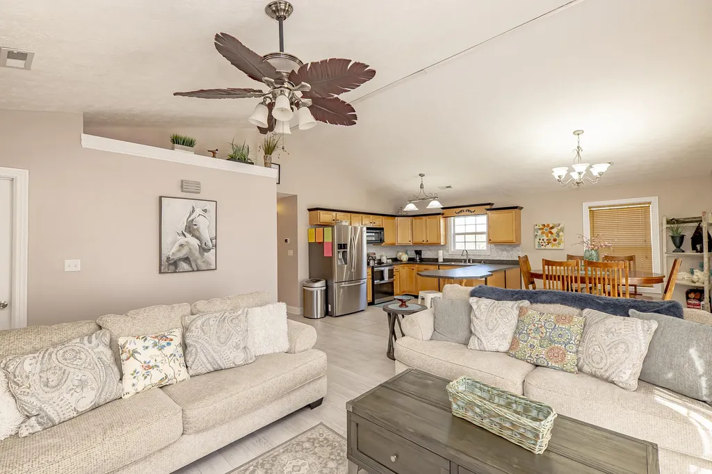364 Twin Rivers Drive Bronston KY 42518