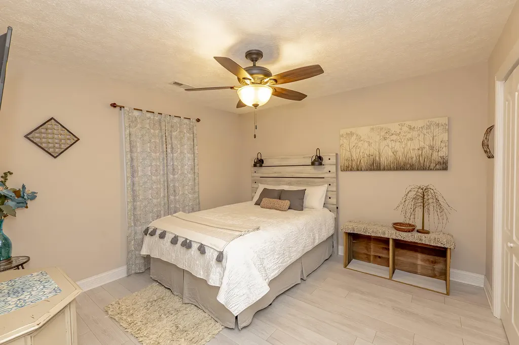 364 Twin Rivers Drive Bronston KY 42518