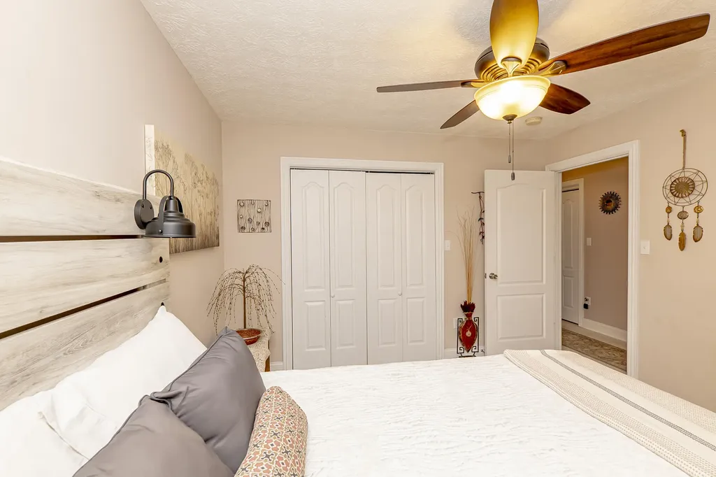 364 Twin Rivers Drive Bronston KY 42518
