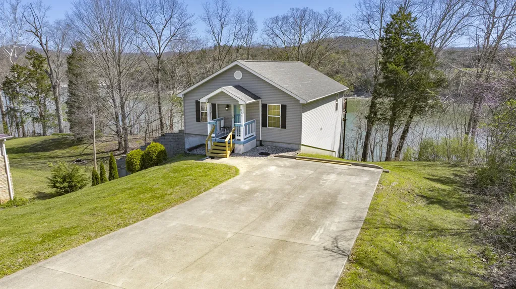 364 Twin Rivers Drive Bronston KY 42518