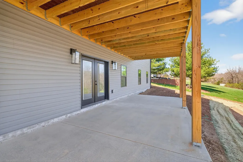 195 Lakeland Drive Harrodsburg KY 40330