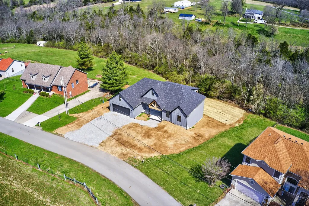 195 Lakeland Drive Harrodsburg KY 40330