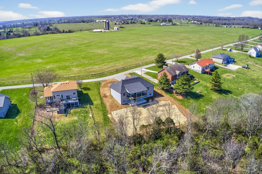 195 Lakeland Drive Harrodsburg KY 40330