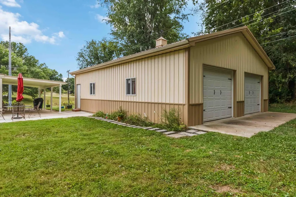 301 Redwood Drive Stanford KY 40484