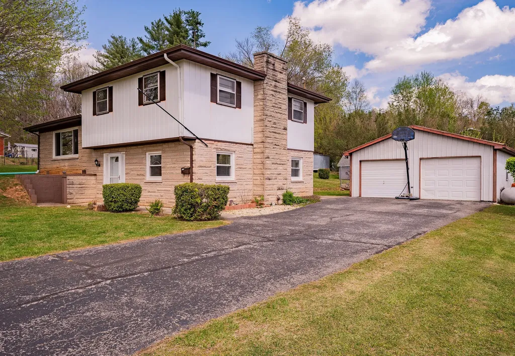 360 Hickory Hill Drive Monticello KY 42633