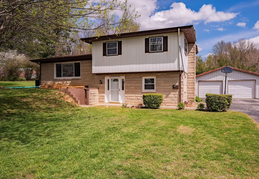 360 Hickory Hill Drive Monticello KY 42633