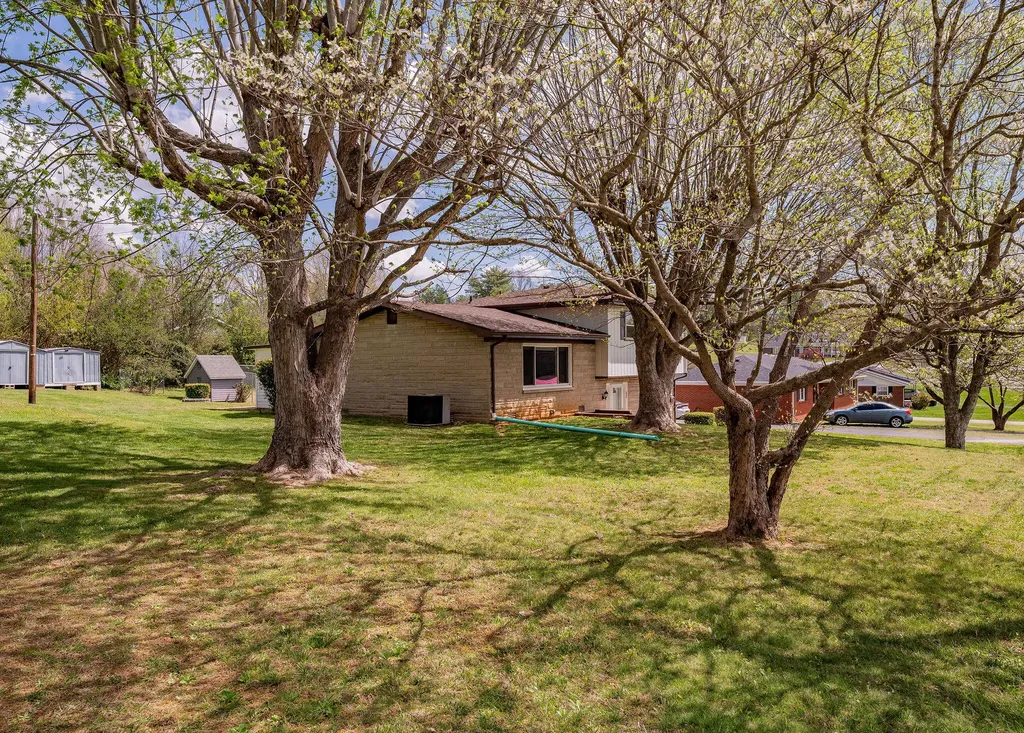360 Hickory Hill Drive Monticello KY 42633