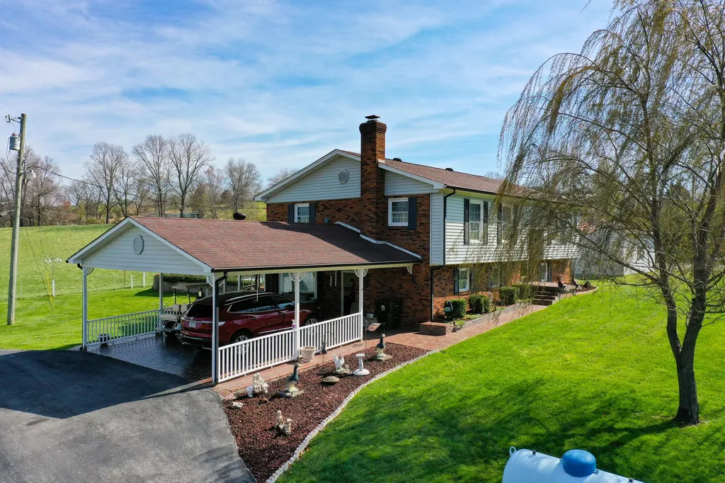 276 Kay Lane Lily KY 40740