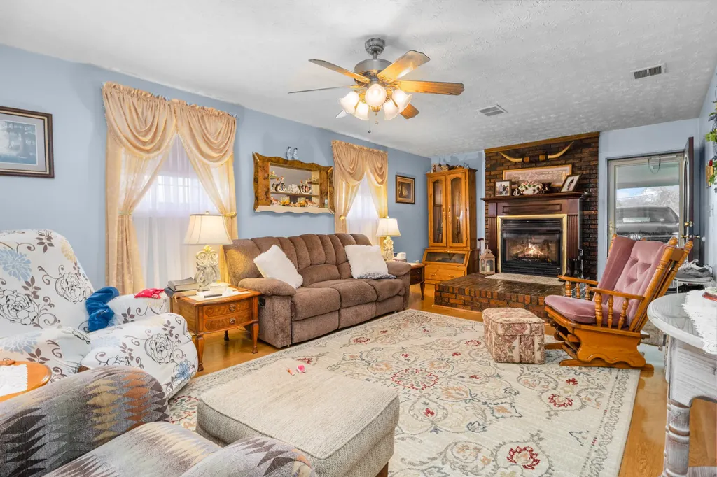 276 Kay Lane Lily KY 40740