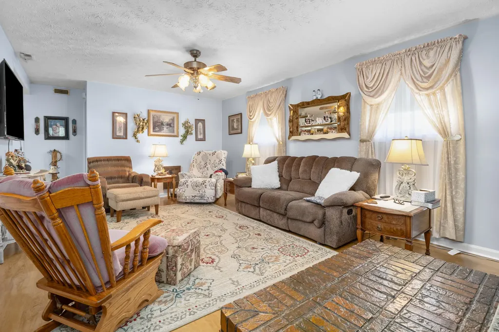 276 Kay Lane Lily KY 40740