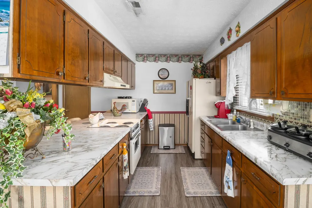 276 Kay Lane Lily KY 40740