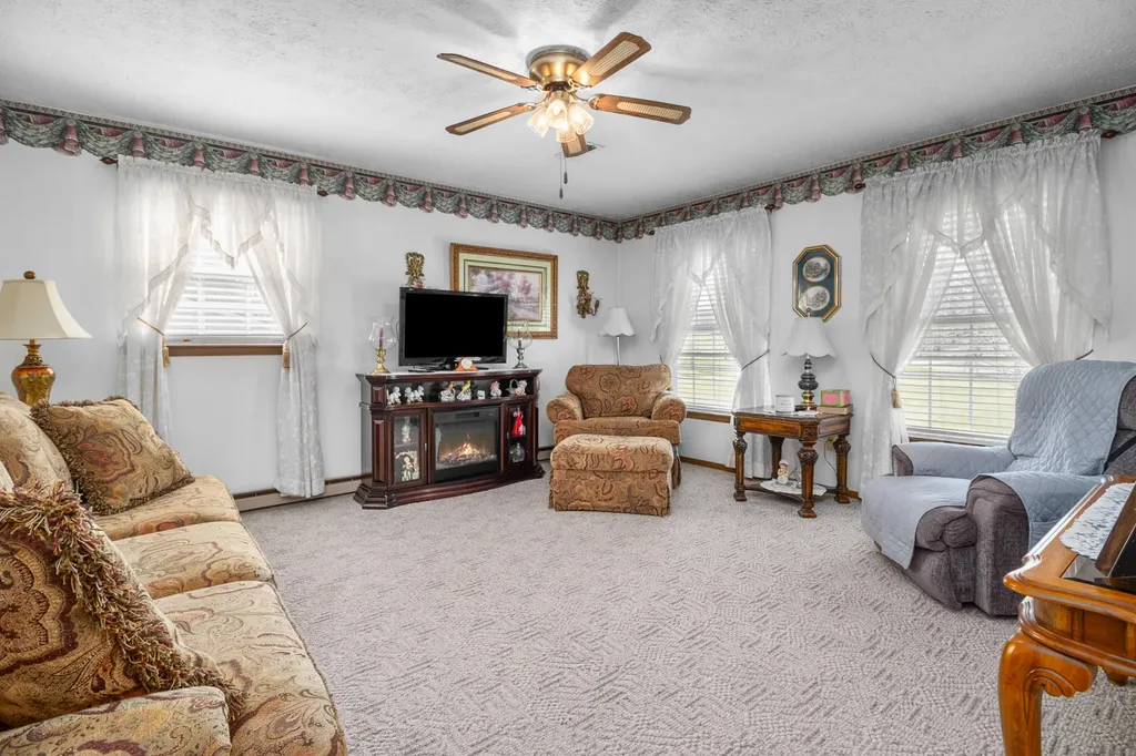276 Kay Lane Lily KY 40740
