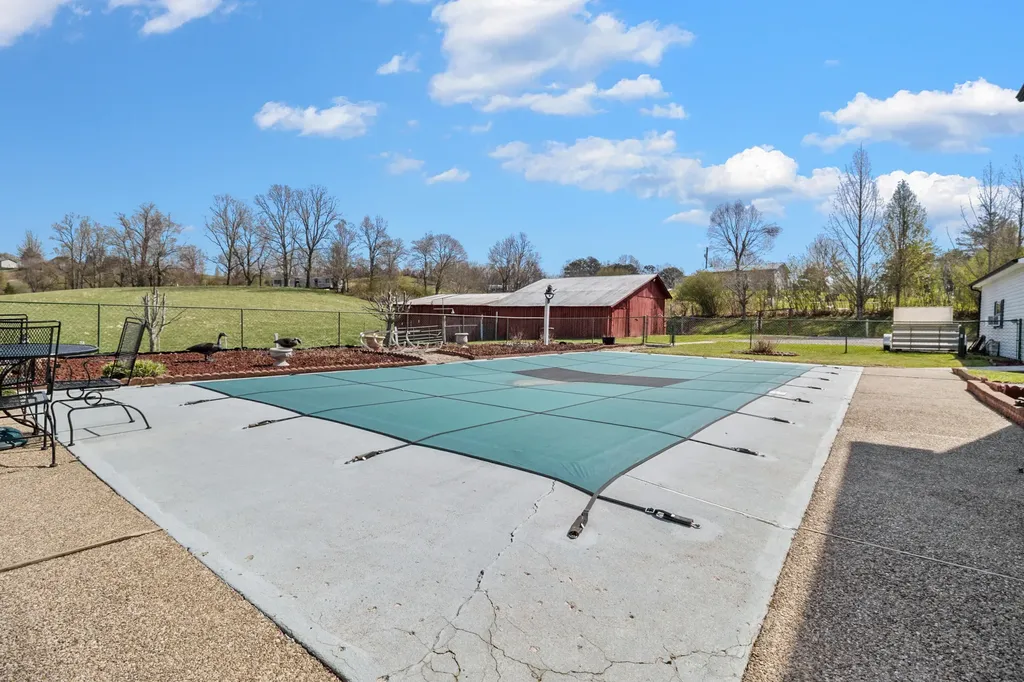 276 Kay Lane Lily KY 40740