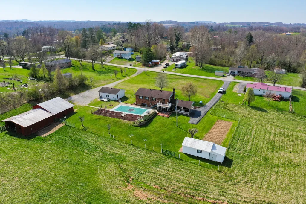 276 Kay Lane Lily KY 40740