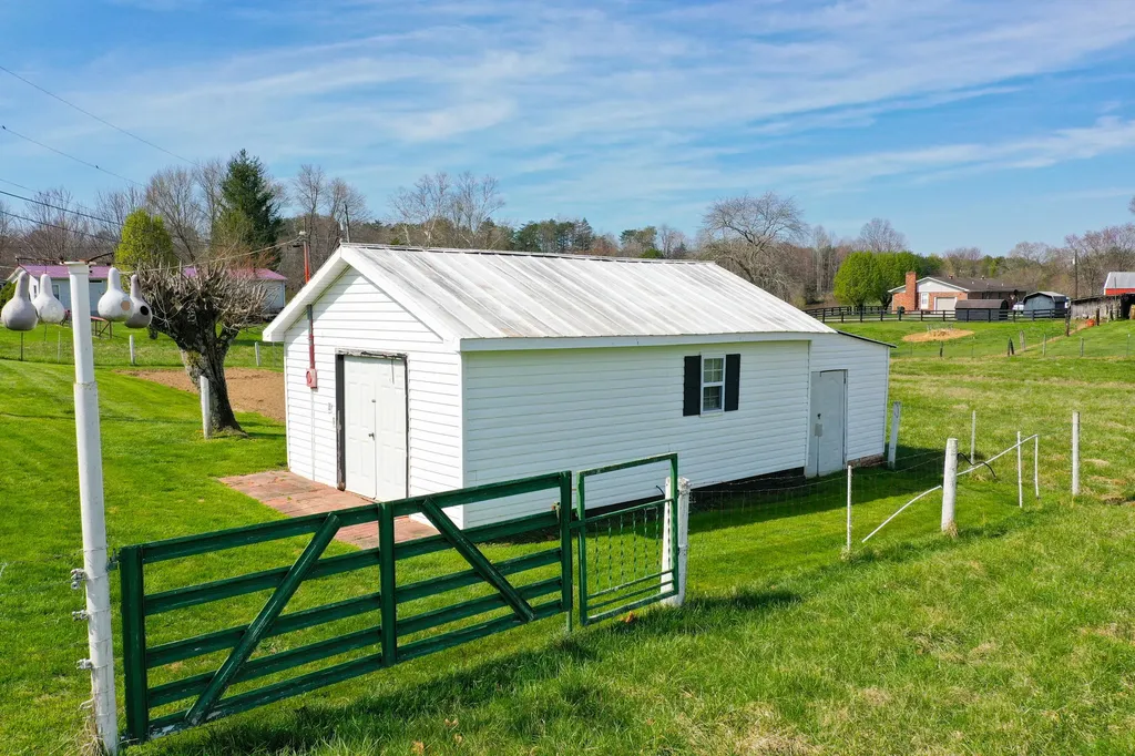 276 Kay Lane Lily KY 40740