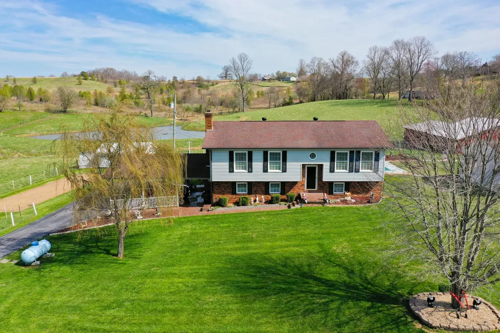 276 Kay Lane Lily KY 40740